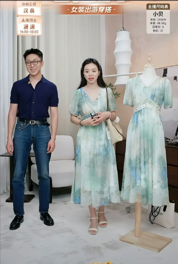 汉森和小贝交接班小贝揭秘幕后花絮三位帅哥拍摄那天，小贝也到了现场她原本推门