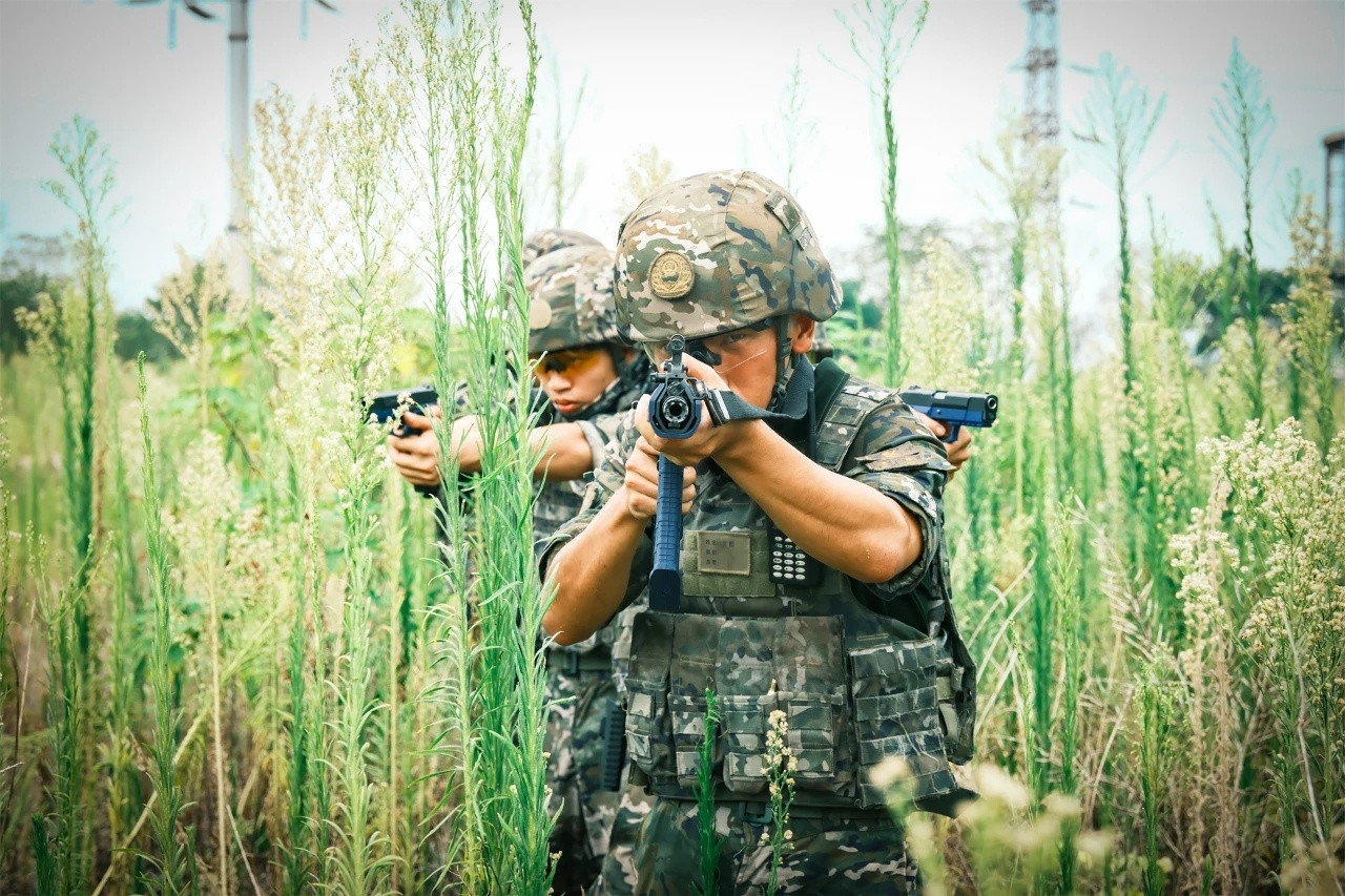 武警重庆总队执勤第四支队野外驻训，痛球弹训练枪（国防时报）烽火问鼎计划​​​