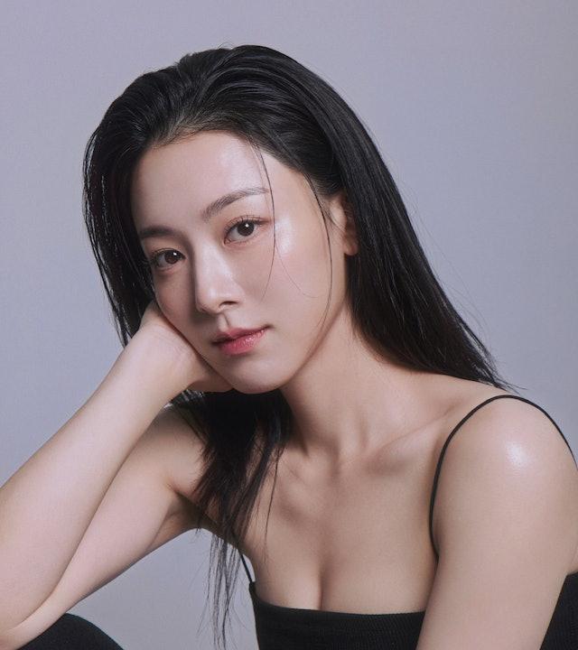 现年33岁的王敏奕于2019年与曾志伟儿子曾国祥结婚，之后再为TVB拍剧，在《婚