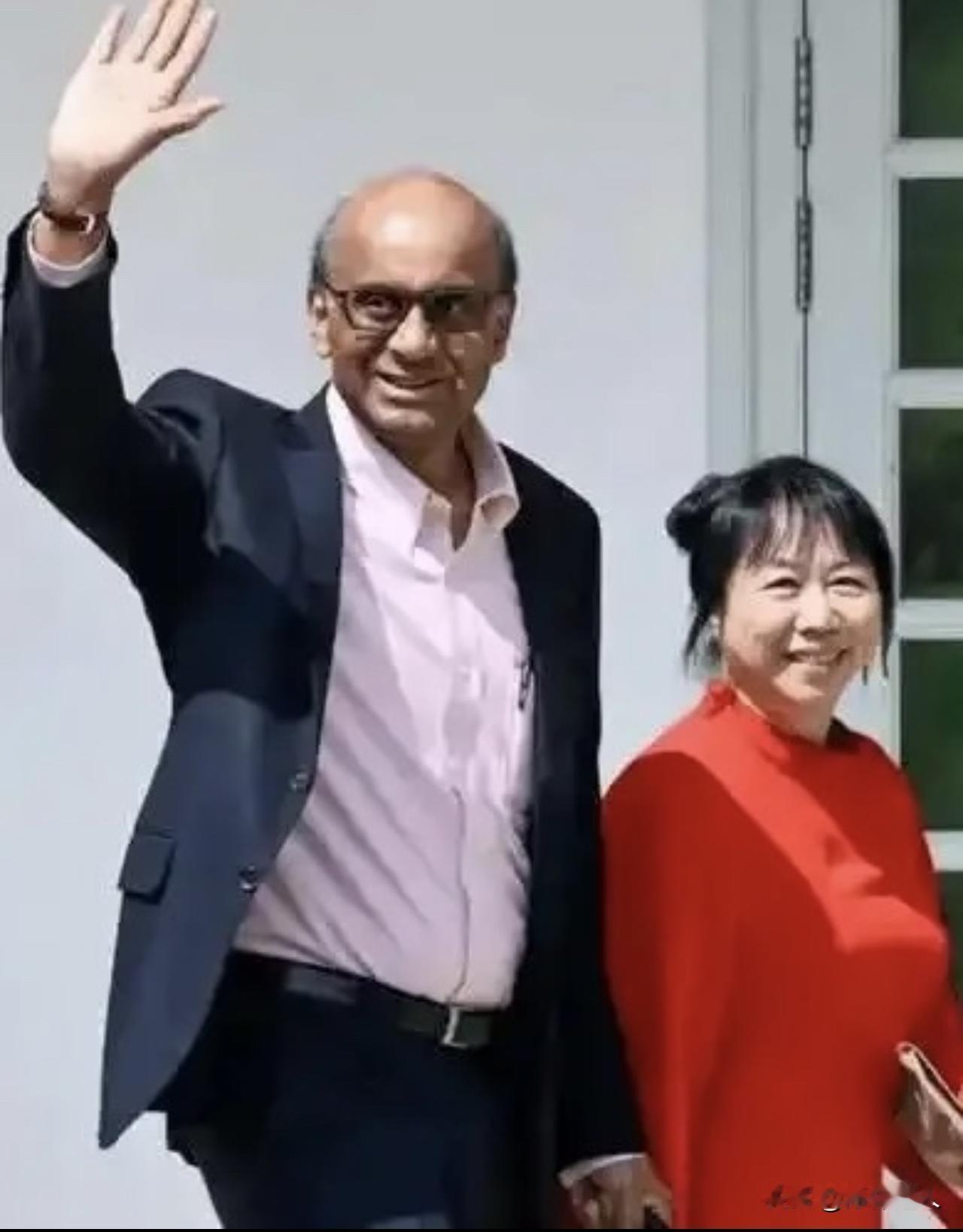 温馨提醒：新加坡总统，不自量力！新加坡总统尚达曼近期出访美国，并在国际货币基