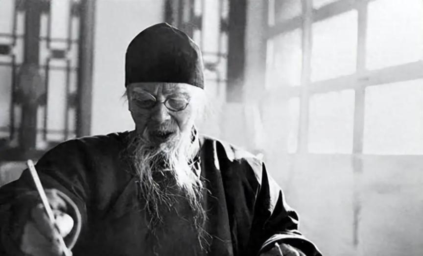 1926年，齐白石在北京购置了一四合院，想要找一个看门人。一个晚清老太监主动上门