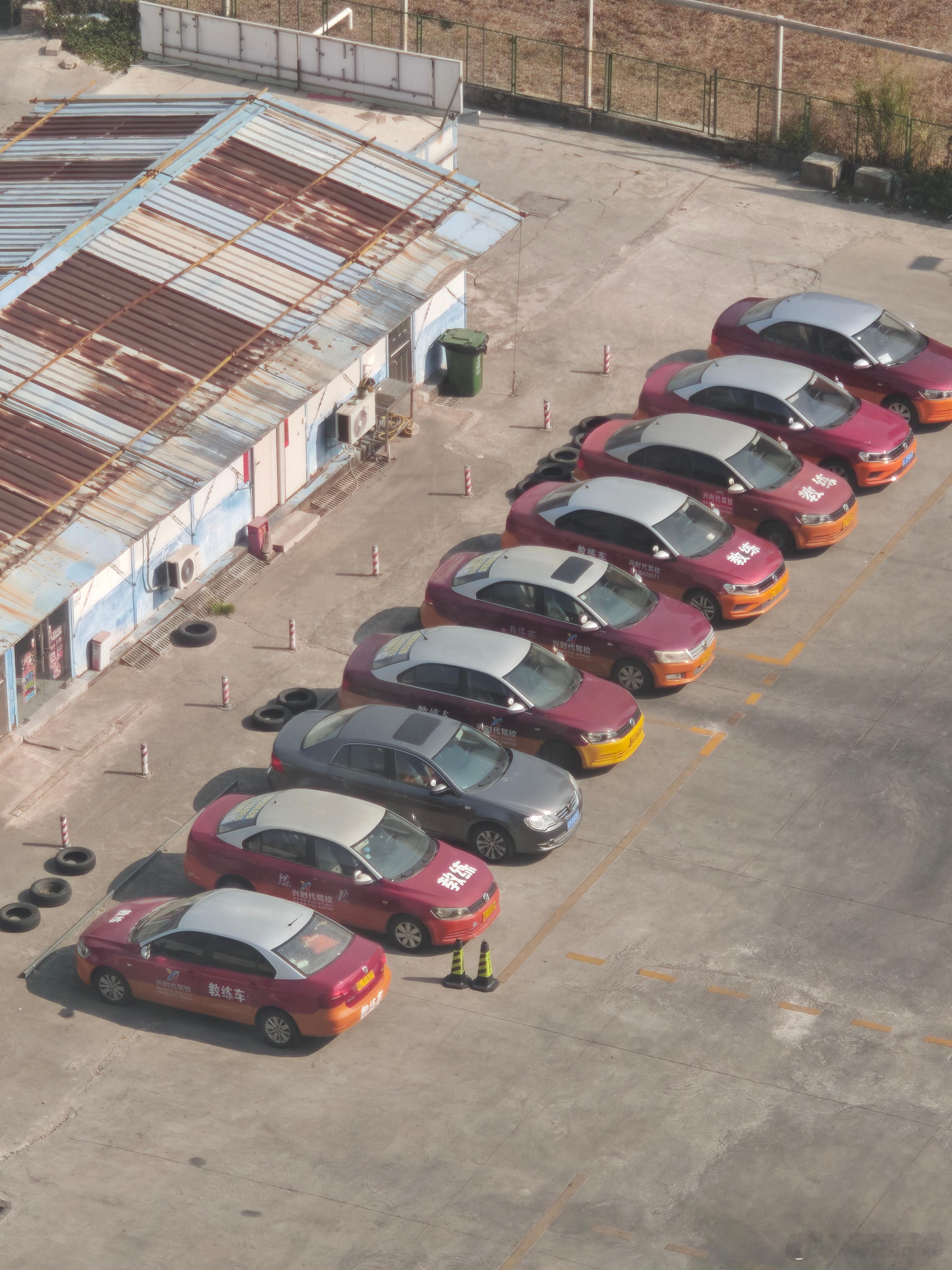 分享一个冷知识：C2自动挡可以用新能源汽车。C1手动挡的考试车，交管局规定必须配