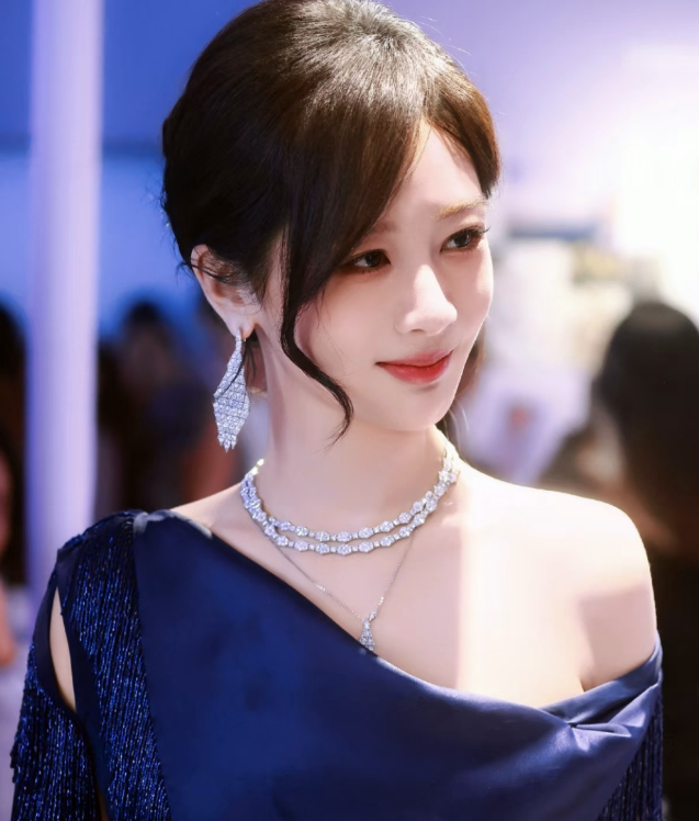 终于知道，杨紫为啥越来越火了不是因为她长得漂亮，也不是因为她演技好，而是她现