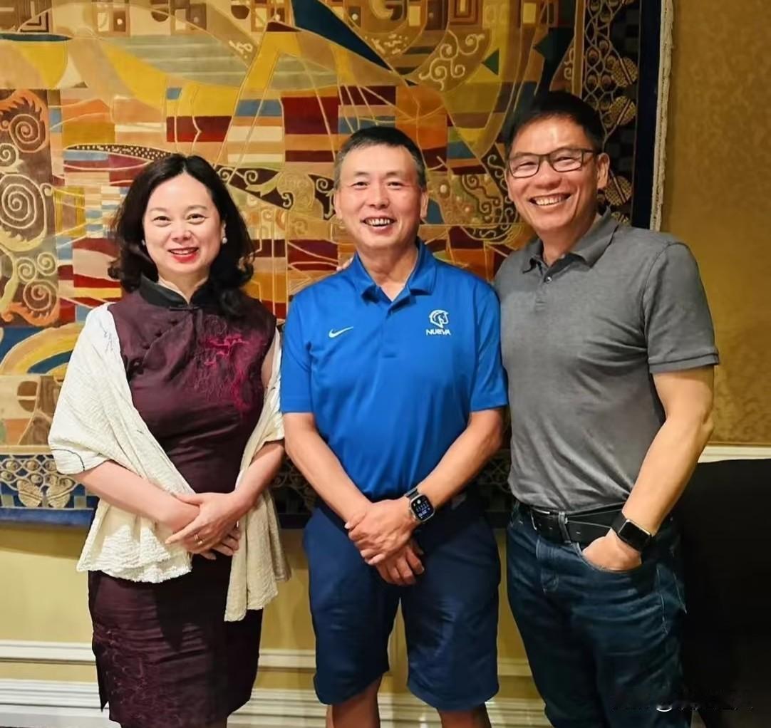 有人问段永平，身家千亿，一天到晚都干点啥？他就仨字：吃饭、打球、睡觉。听到