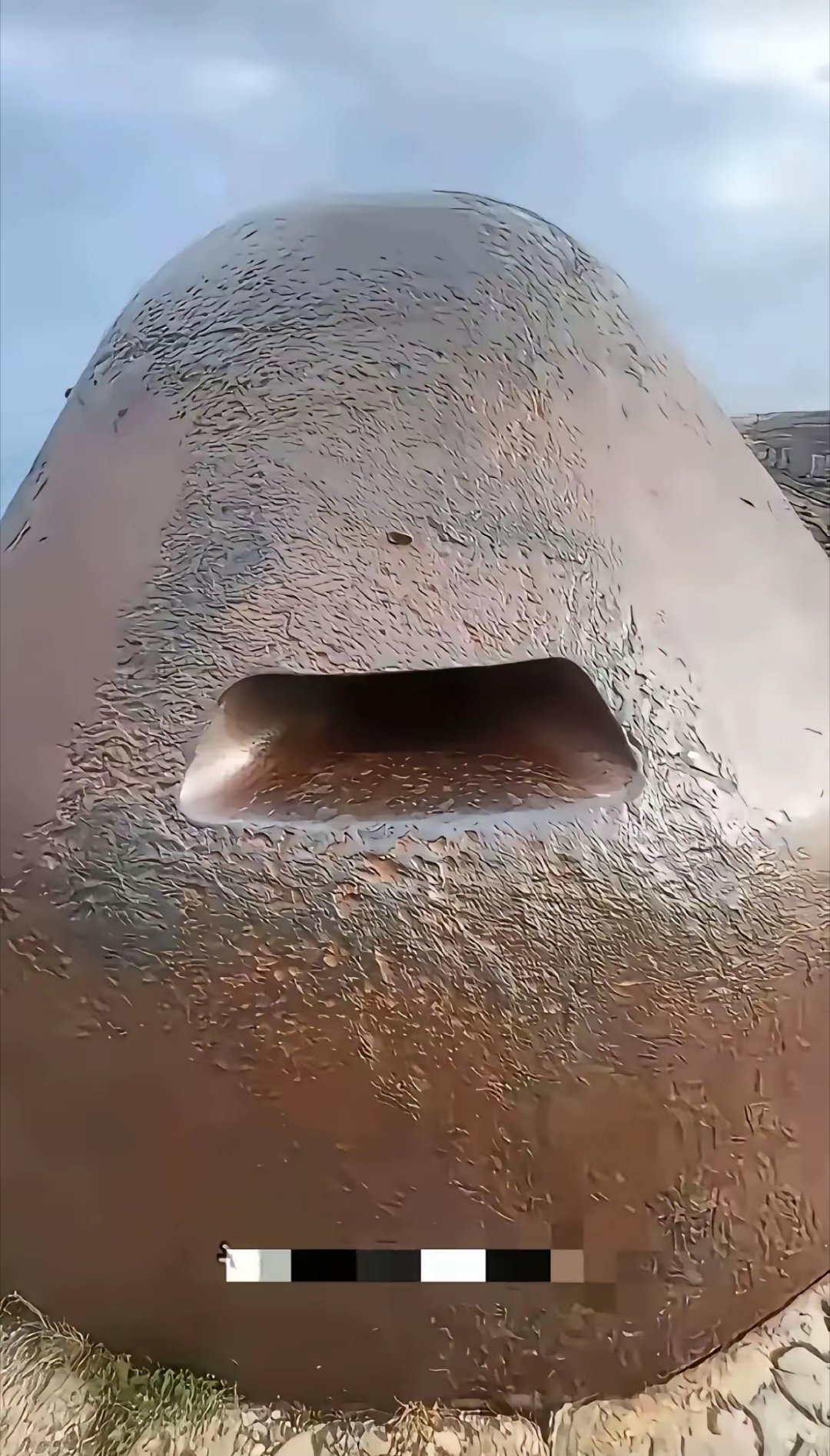 若钢铁堡垒穿越到了秦朝，堡垒内有人若干，机枪一挺，子弹无限，食物饮水无限。请问，