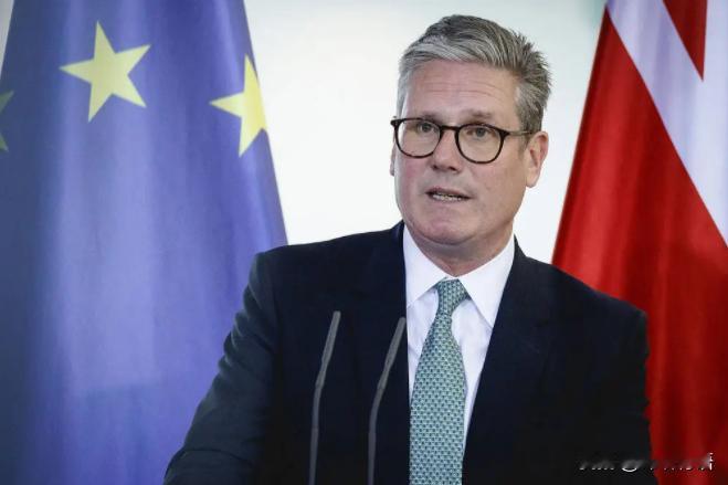 特朗普没想到，估计普京也没想到，英国首相居然当着全世界的面说：“中国，是世界三大