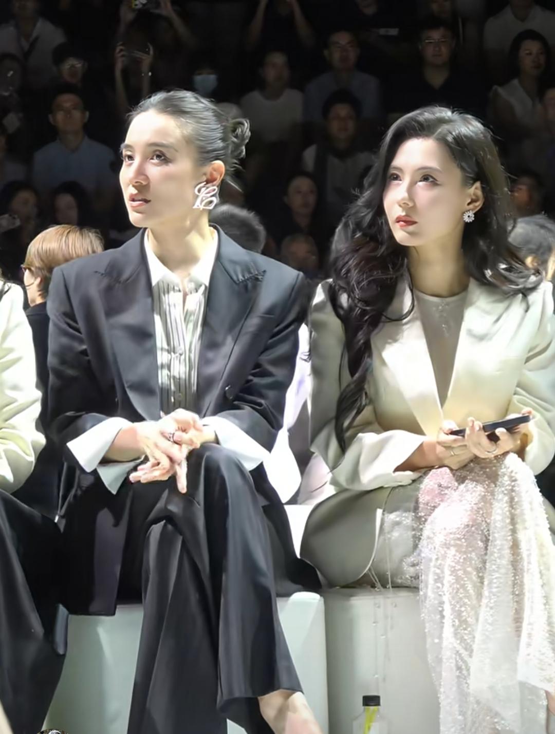 那么美的人，以前的牙齿那么好看，不知道被哪个人洗脑，牙齿也做了！最主要的是牙齿