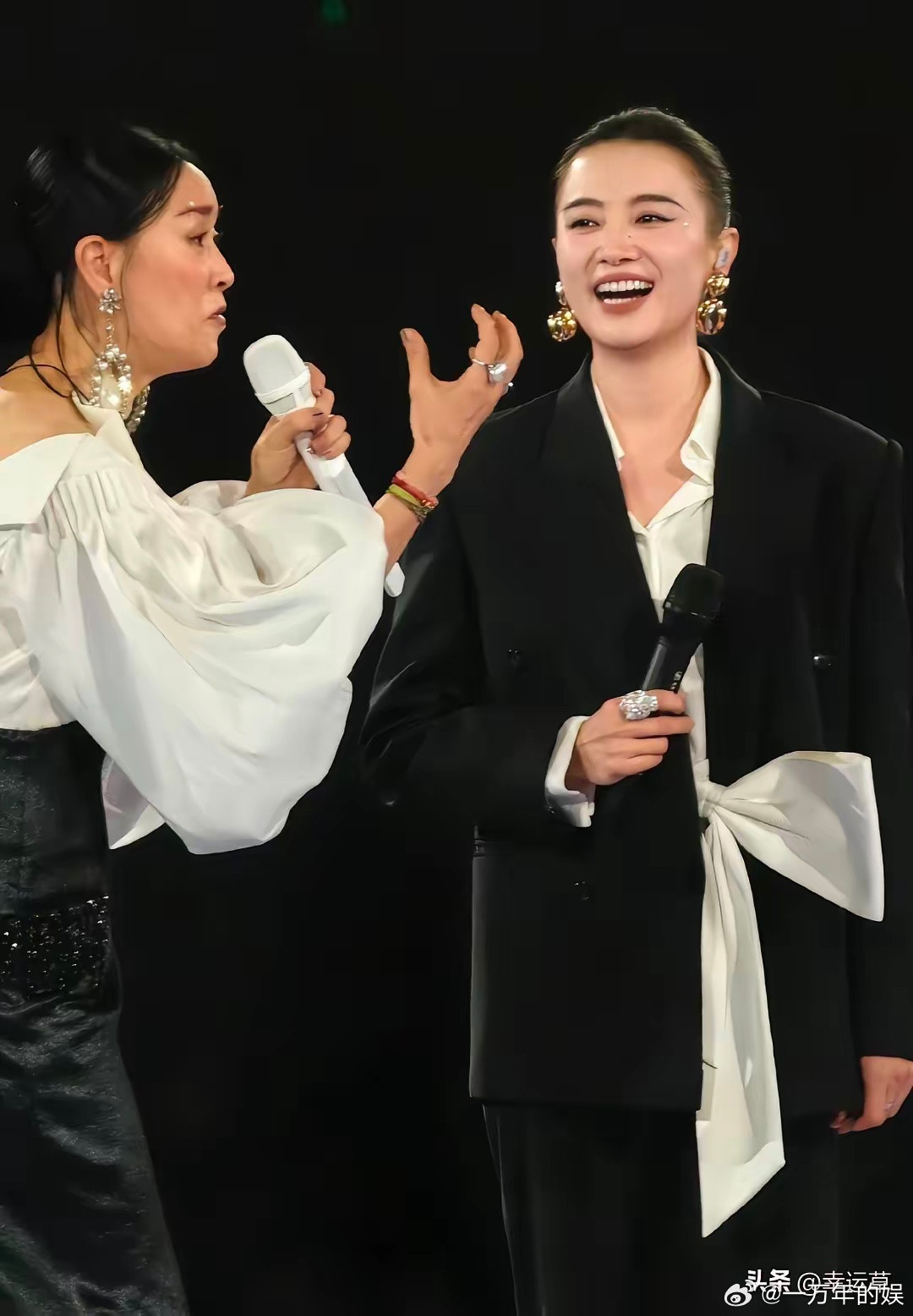 明眼人早就看出来了，那英演唱会之所以邀请宋佳做嘉宾不是为了照顾同乡，也不是为了蹭