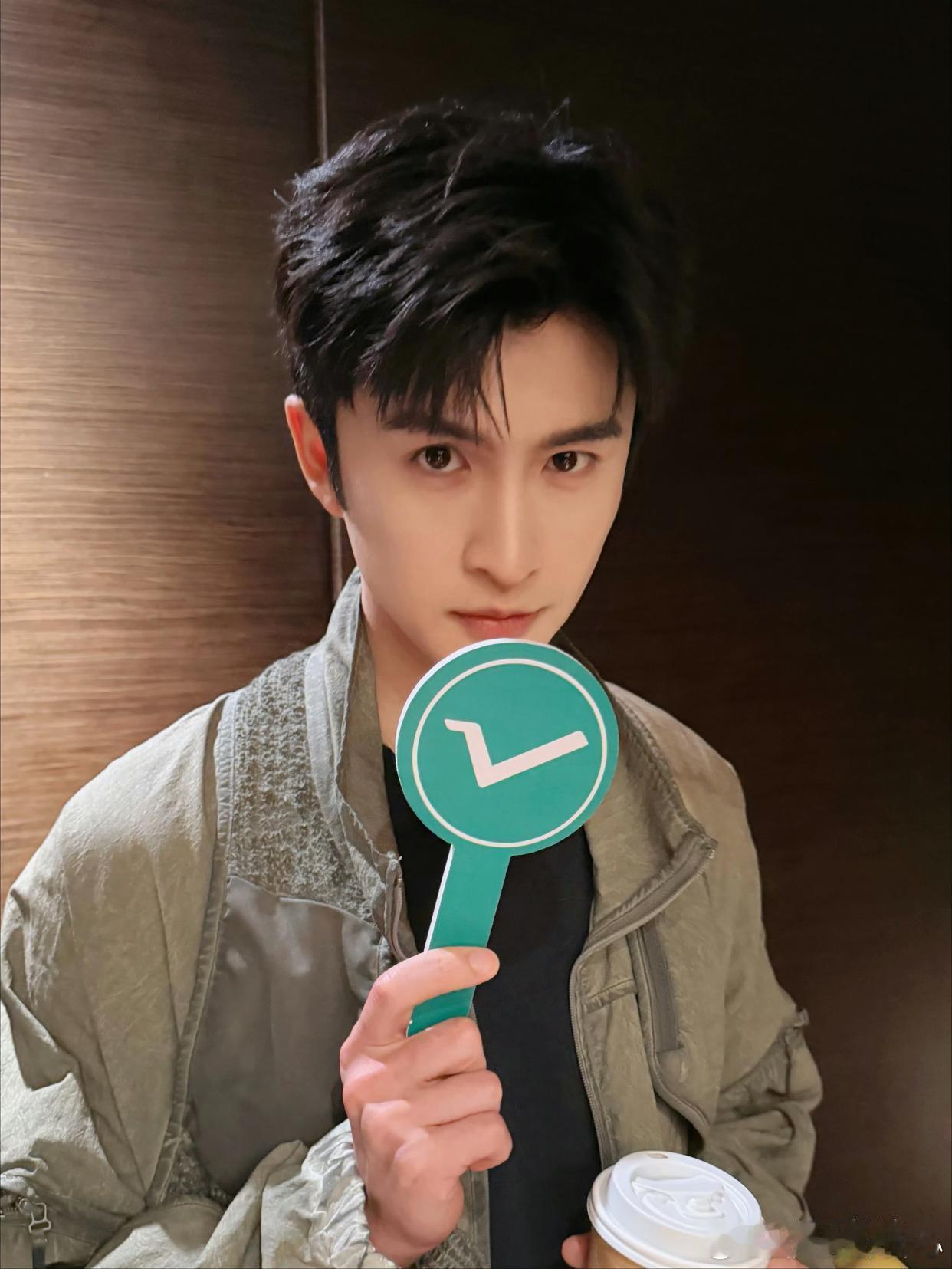 1.王鸥把孩子看得比任何事情都重要，在工作和孩子之间都会选择孩子，她几乎随时把孩