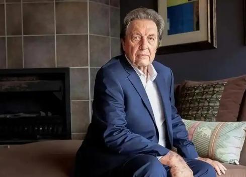 马斯克老爹狂甩阴谋论：爱泼斯坦“活得好好的”，他的尸体“被调包了”。 本以为