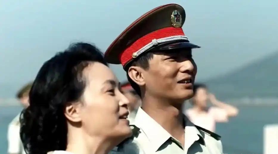 重刷《父母爱情》才惊觉，江德福一生最得意的“作品”，不是三个儿子，而是那个从农村