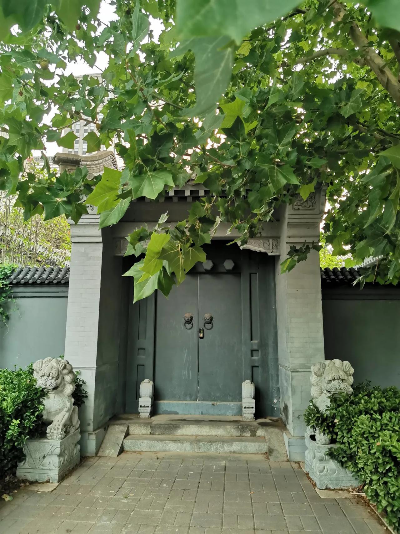 这个夏天，娃哈哈创始人前老总宗庆后的家事被翻了个底儿掉，说它上过热搜第一名不为过