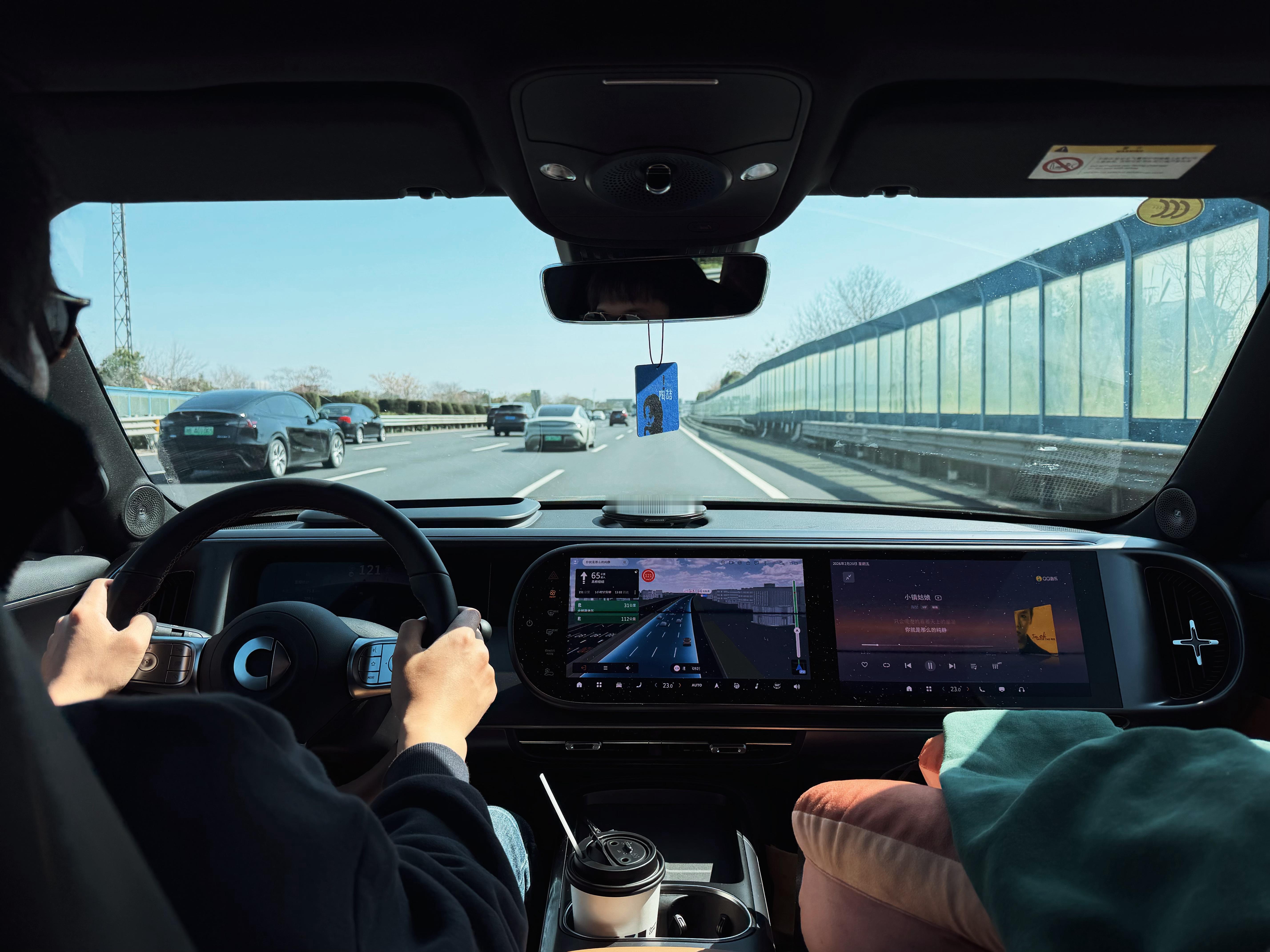 正月初四，开始我们的南下自驾第一站，先回爸妈家蹭个饭。紫色IS250C真好看