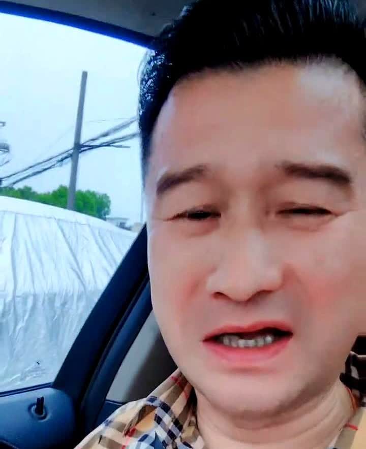 14年前为了装逼买了宝马纯进口的X6，花了100多个W。当时买的时候人家