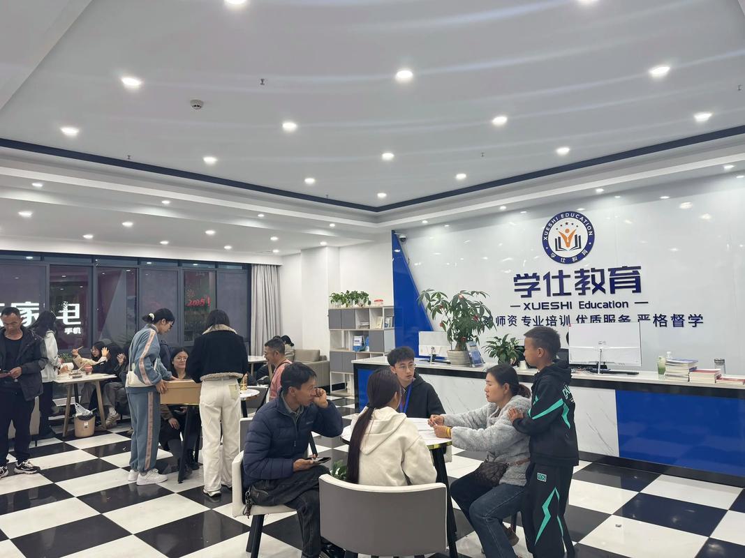 考公人别当冤大头！表妹3万8报“保过班”没上岸，用免费AI行测反高11分我表