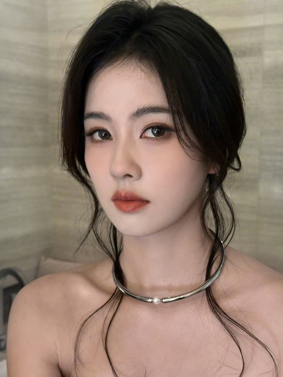 白鹿你真的太漂亮太棒了，今天依旧美丽哦[滑稽笑][滑稽笑]​​​