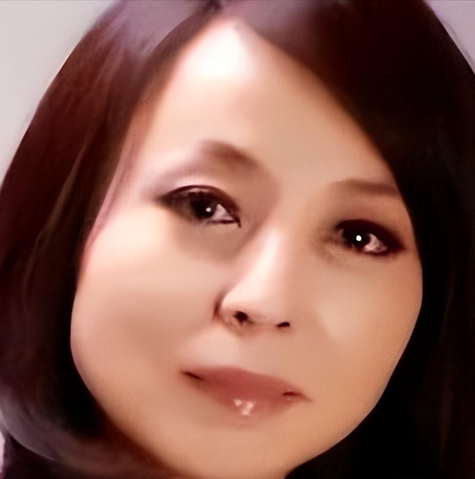 [点赞]2005年，41岁河南女富豪李巧林爱上22岁男下属，没曾想，50岁那年