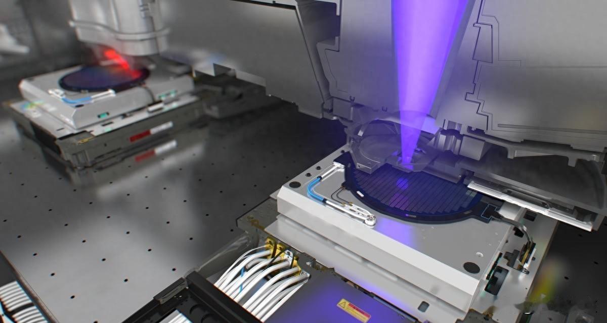 一台卖不动的30亿光刻机，正在变成废铁。它卡不住人，也卖不出去，连台积电都不要