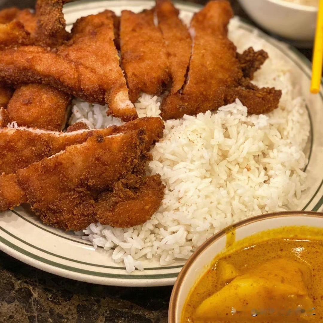 这样的咖喱猪排饭好有食欲
