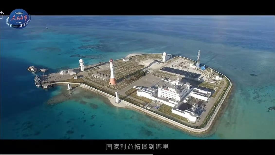 中国南沙群岛赤瓜岛——直升机停机坪、小型码头、灯塔、营房、信号塔、雷达站、太阳能