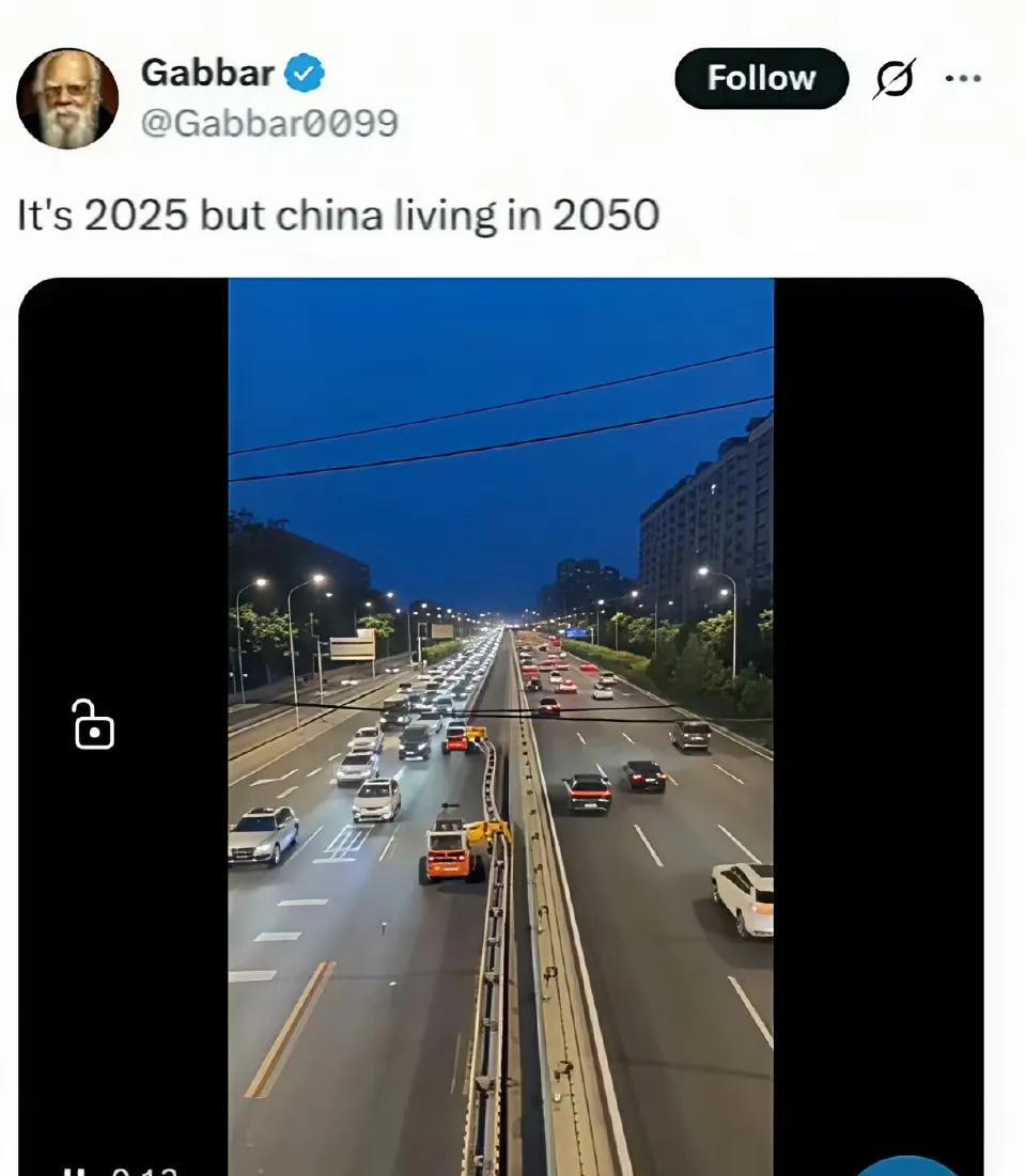 这个印度作家挺清醒现在是2025年，但中国活在2050年在印度人普遍认为五常