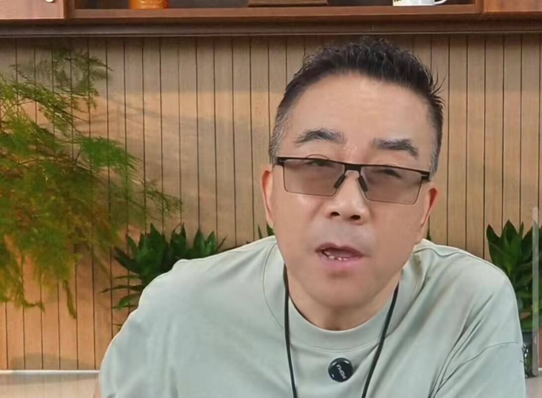 郭德纲一露面估计杨议都傻眼了，脸被打的啪啪响。之前他一直对外说郭德纲“进去了”，