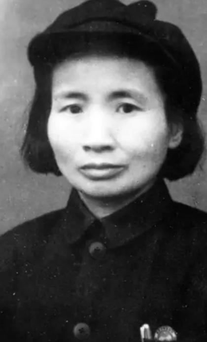 1960年冬，钱瑛到甘肃考察，这次考察，本是常规工作，却因为司机迷路，揭开了一段
