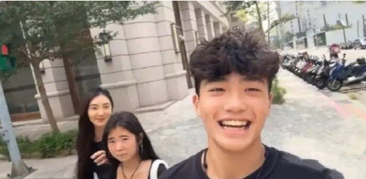 曹格的基因好像给了女儿，儿子却是专挑父母的优点长啊。