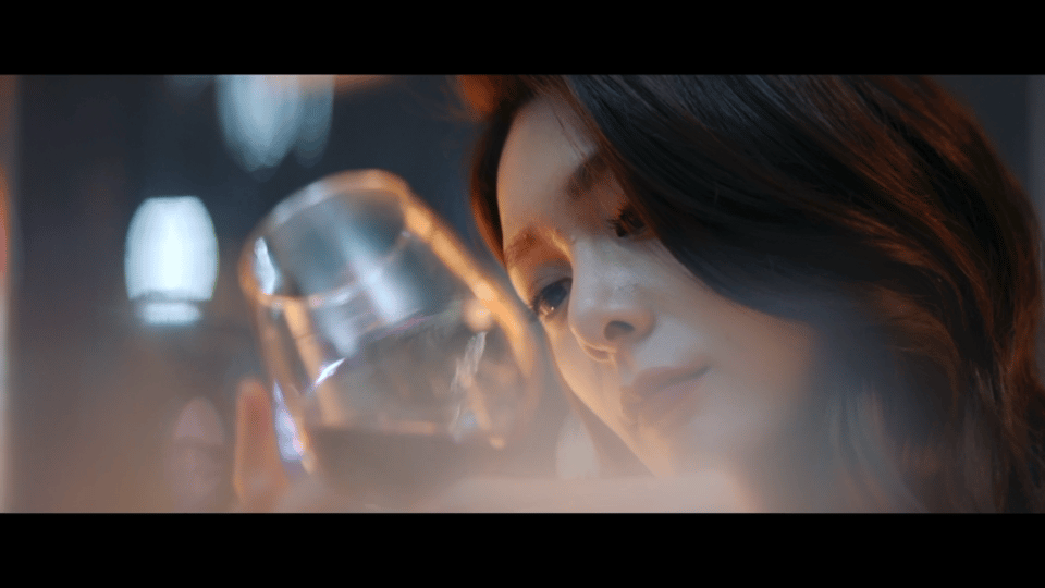 傅菁钓鱼佬竿不走空傅菁这波“钓系美学”直接满分出圈！红绿波点挂脖裙灵动又娇俏，粉