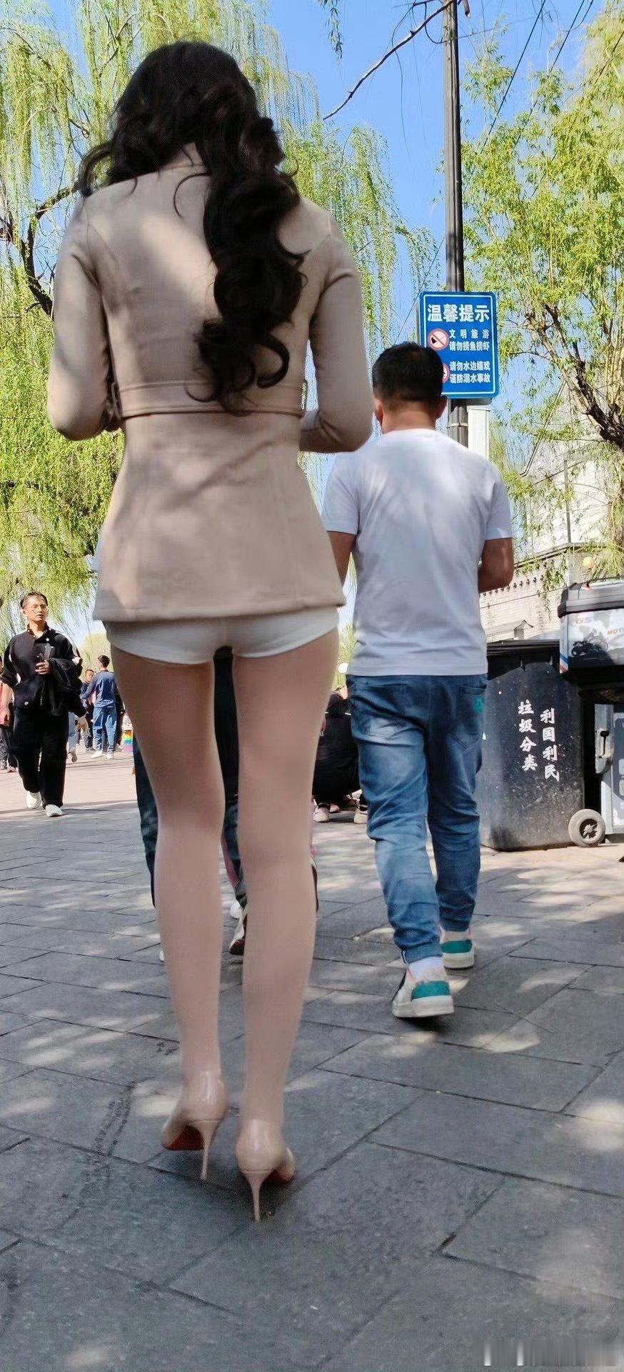 顶级街拍宅男女神穿搭技巧