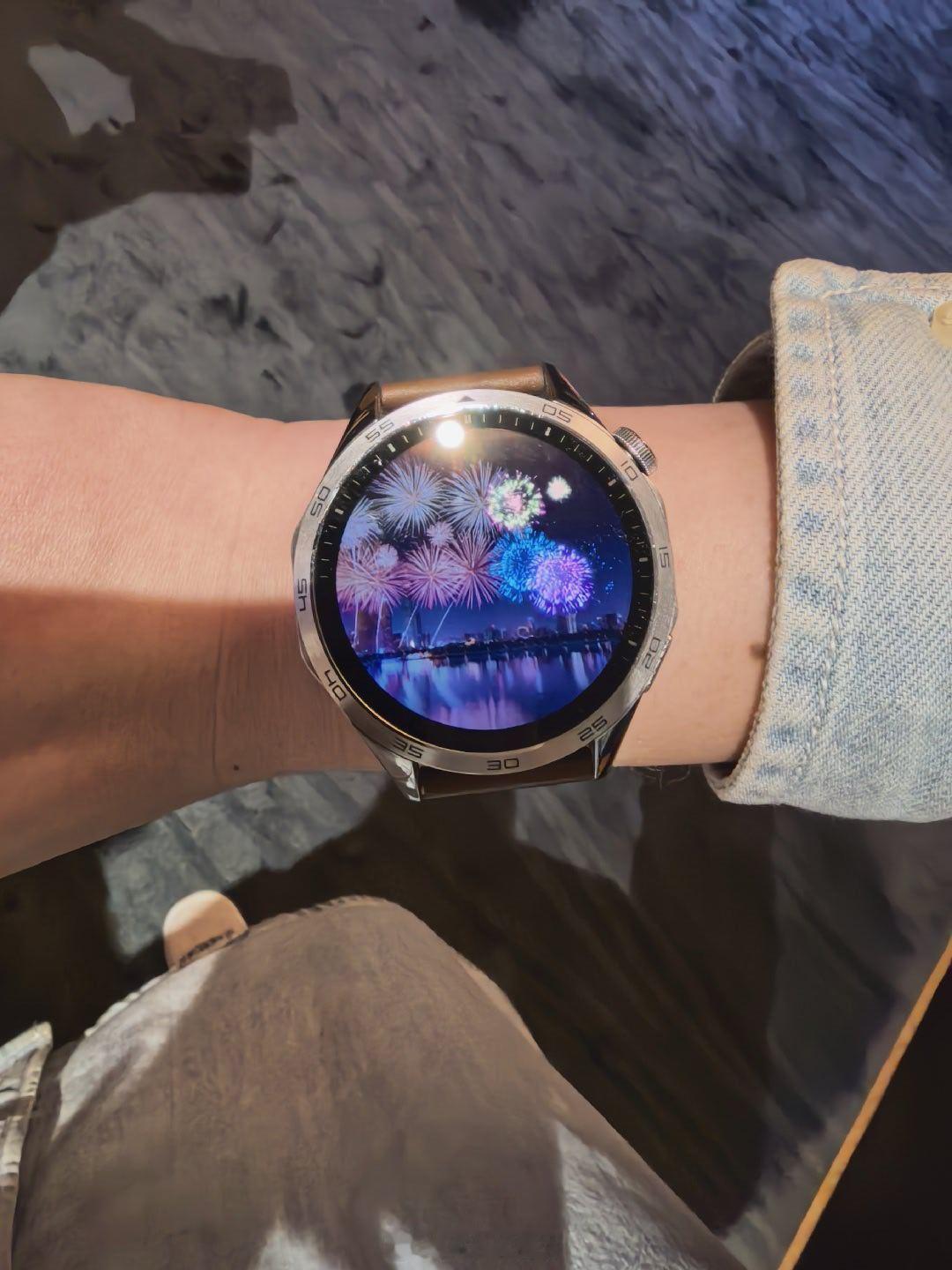 这次回国去华子的售后店免费贴了内屏膜，恰好是会员服务日，也没消耗我这手机的贴膜权