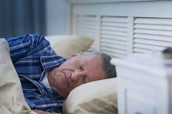 上了年纪，不能睡觉太早？医生：过了62岁，睡觉最好不早于这个点很多人都觉得，