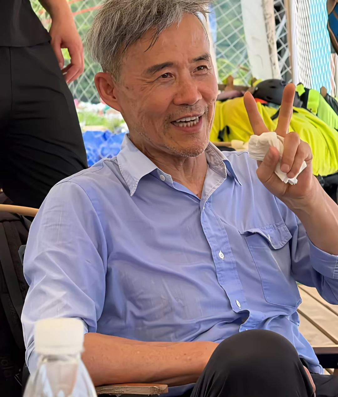 高龄产子不丢人，看看人家王石，不仅高调宣布自己在婚后生了一个女儿，还给妻子的事业