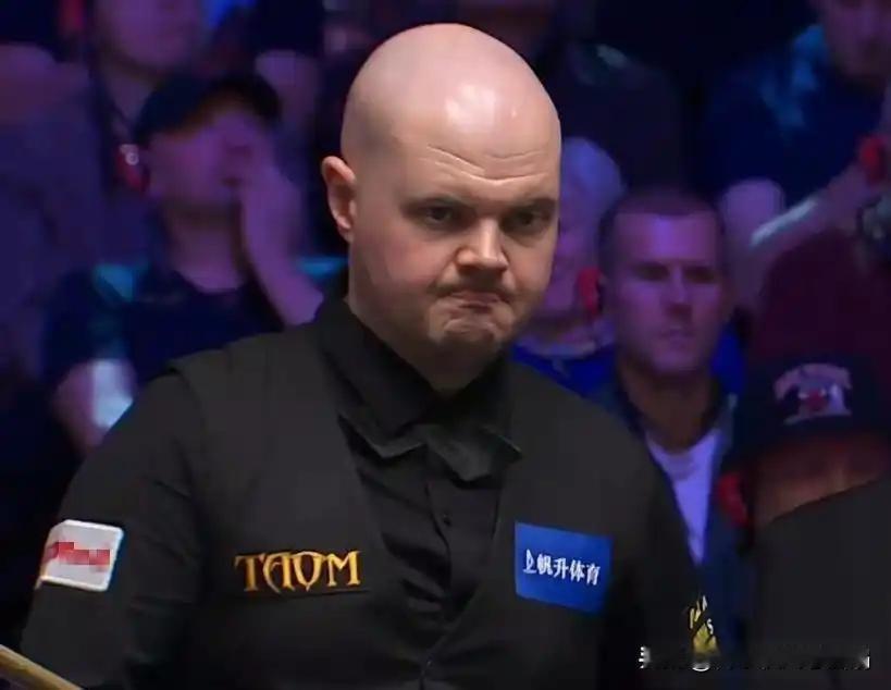 斯莱瑟力擒囧哥北京时间12月3日凌晨，2025年斯诺克英锦赛又爆出大冷门，世界