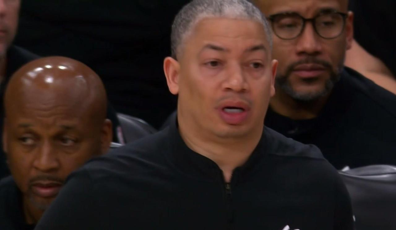 直到看了快船对阵奇才的伤病名单，才发现缺谁谁尴尬的局面又要来了，这份伤病报告像块