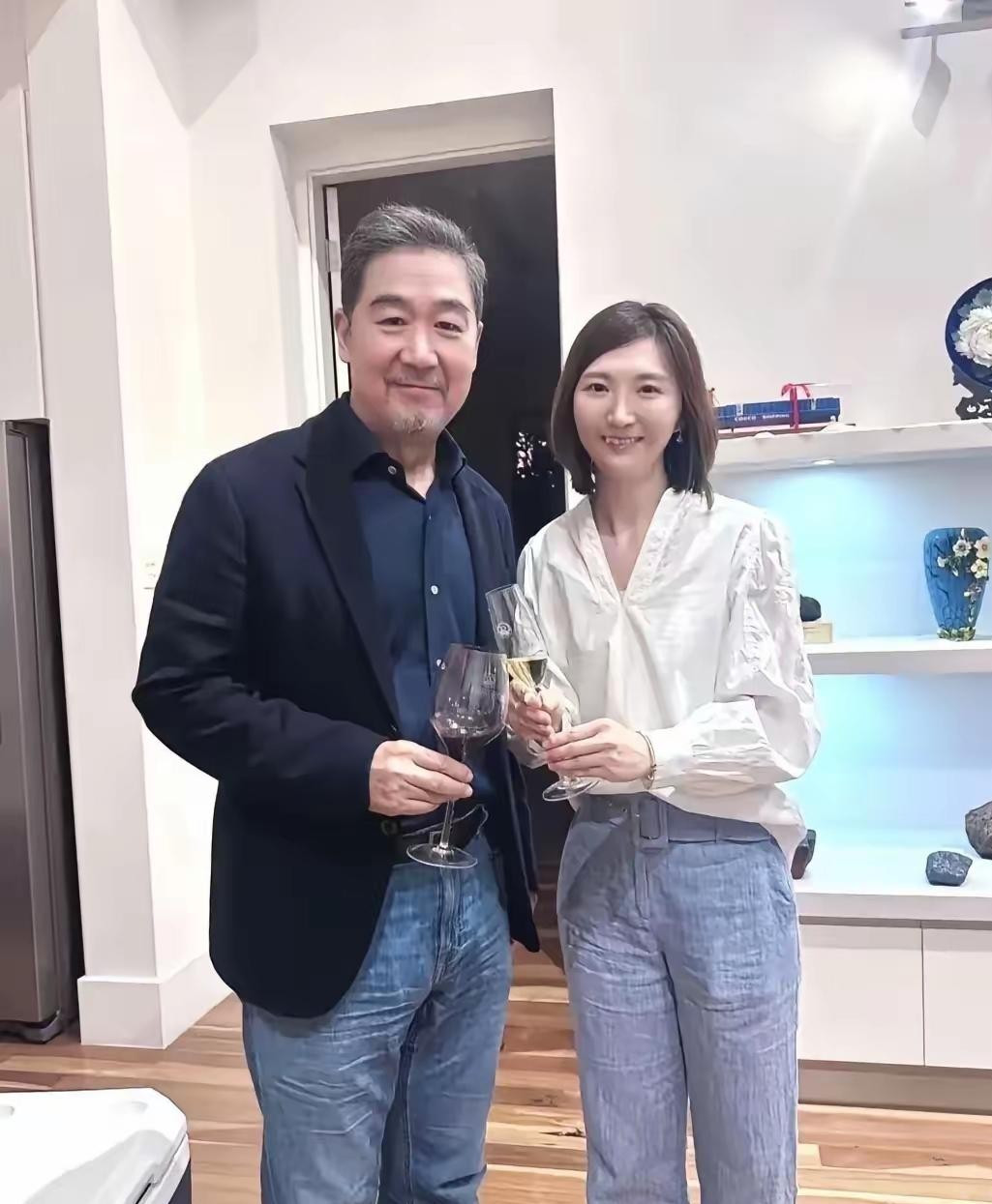 69岁的张国立近照曝光，满脸褶子身形发福，却让天天喊着容貌焦虑的年轻人狠狠上了一课。不少上了岁数的圈