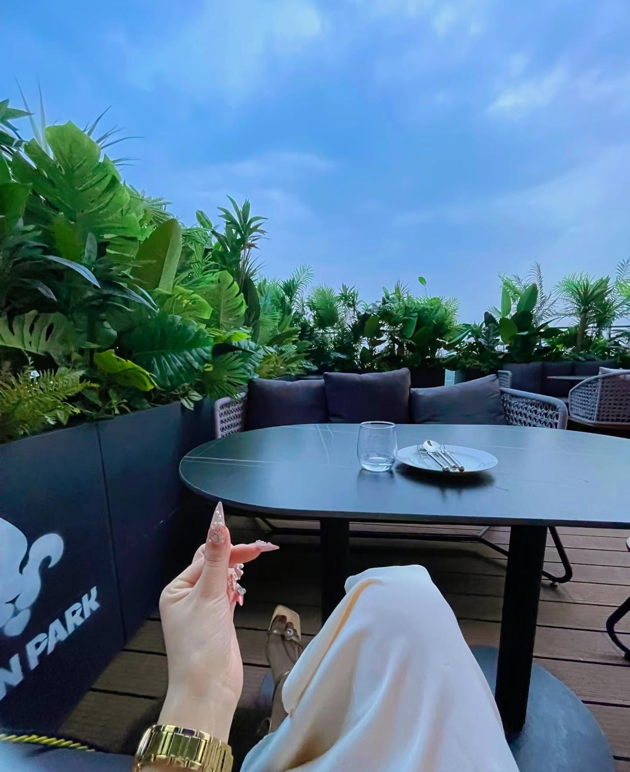 我发现了一个很残忍的人际交往事实:别人对你的态度实际上取决于你对自己的态度。