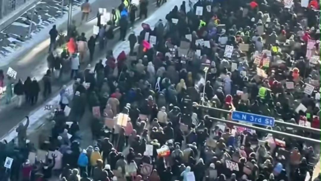 美国彻底炸锅了，零下23度大罢工#美国罢工#国际观察#明尼苏达#小南说