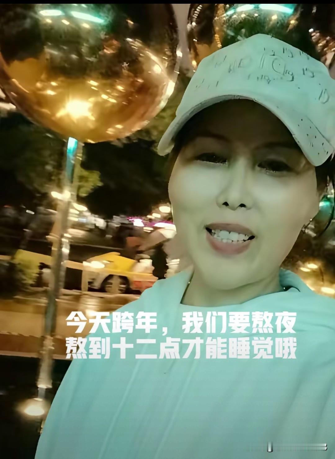 麻六记跨年夜真热闹，洋洋安总平总都在直播跨年。开始直播间只有洋洋总一个人，评论区