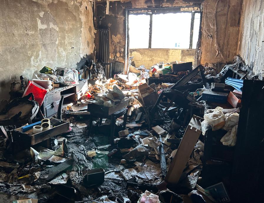 280万，五百万房产的骨折价，附赠市中心地铁房。张春梅以为捡到了命运的馈赠，却不