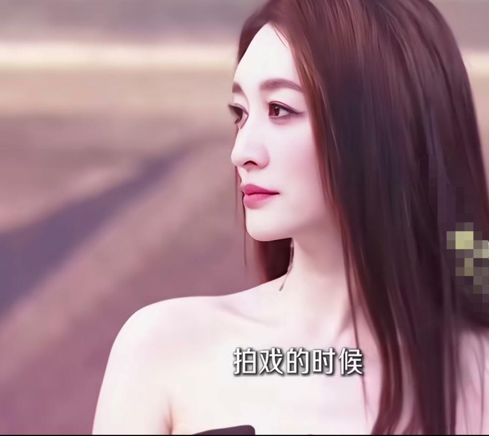 李小冉:“拍戏的时候经常是化妆师追着我后面补妆，说小冉姐求求你了，你补一下压一下