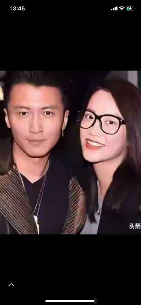 谢霆锋16岁出道，霍汶希带他，一带就是31年。容祖儿问她最难搞的艺人是谁，她想都没想：谢霆锋。让他往