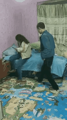 老婆正在玩游戏呢，被老公打扰了能不生气嘛[吃瓜]