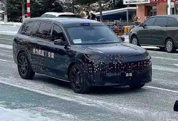 东风奕境首款车型曝光1月18日，快科技报道，东风汽车与华为（华为乾崑）深度合作打