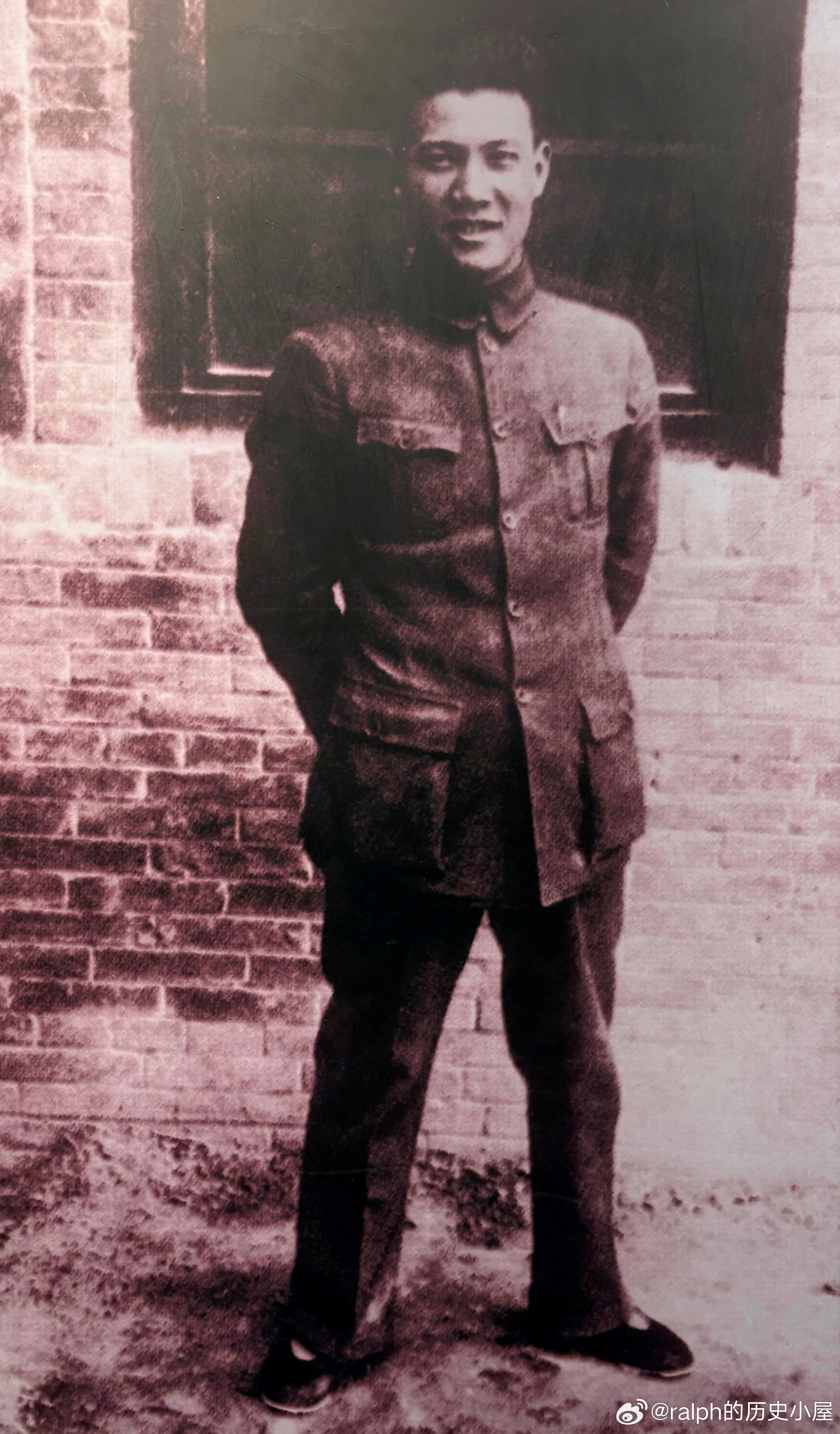 1937年抗战初期的张文彬（1910.7.5-1944.8.26）。1942年6