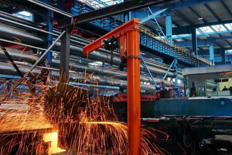 世界上几乎所有国家在成为发达国家后，不管是主动还是被动，都会逐渐走向去工业化。原