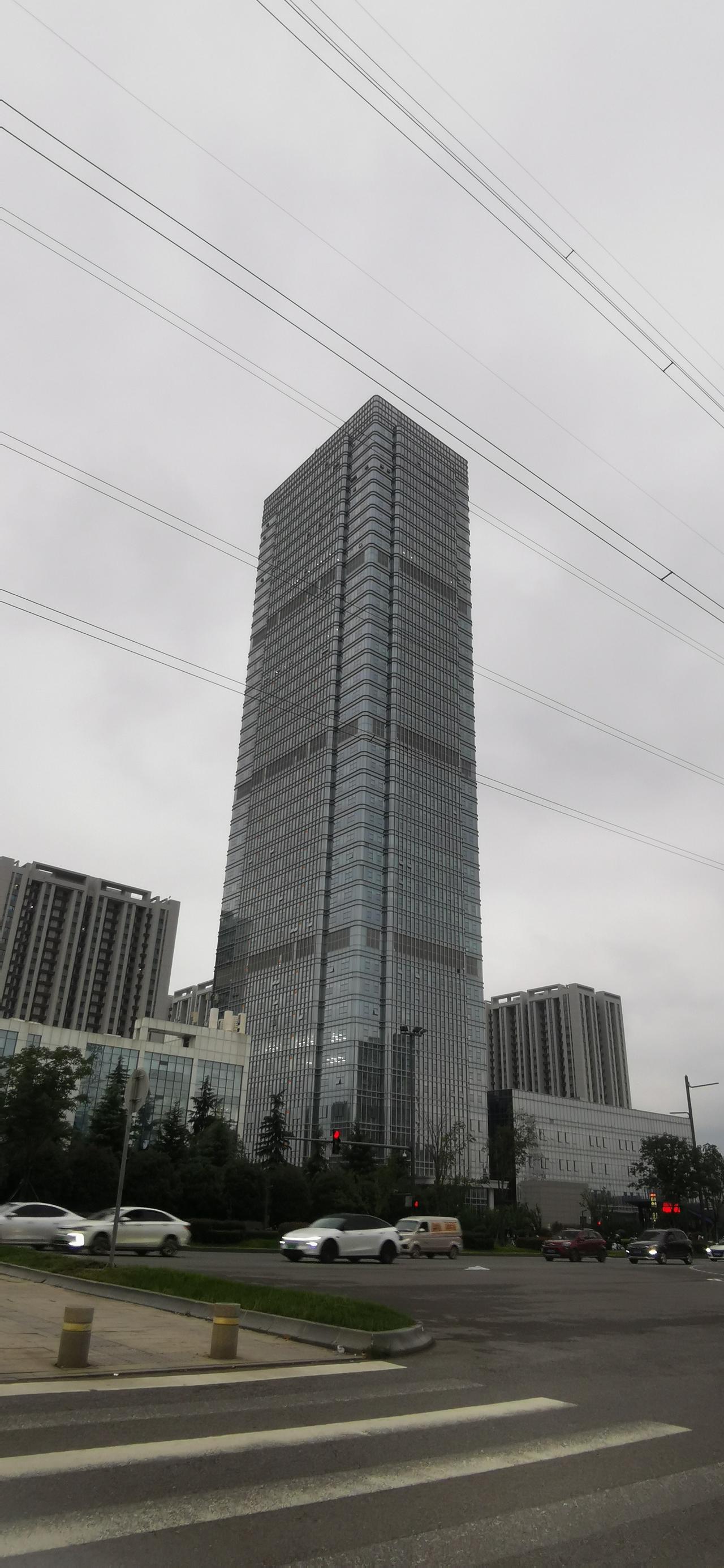 比亚迪在北方最大的研发中心—西安比亚迪研发中心已经建成，包括200米主楼和裙楼，