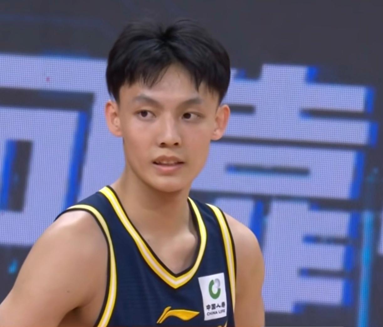 这次男篮21人大名单中，其中徐杰、庞峥麟、贺希宁和徐昕留队呼声不小，看看最终他们