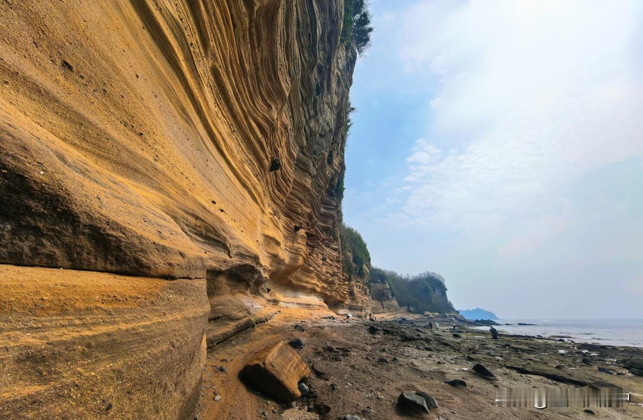 涠洲岛还没玩就先花掉400+单人往返船票近300，再加98块上岛费，什么项目都