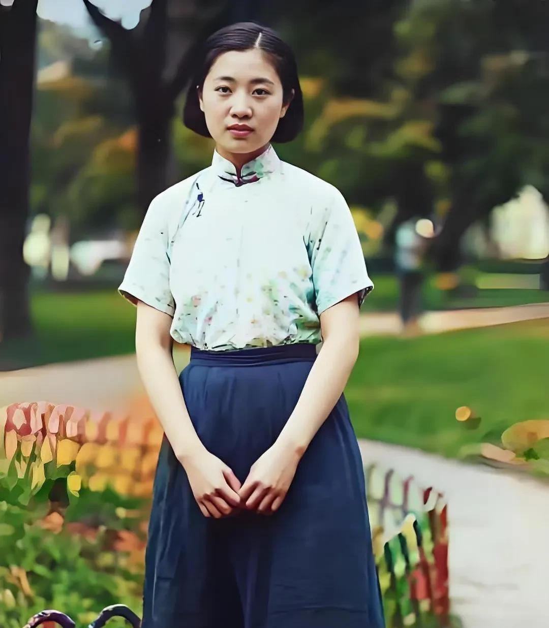 1947年，20岁的杜致礼，妥妥一个大家闺秀。杜致礼是国军高级将领杜聿明的女儿